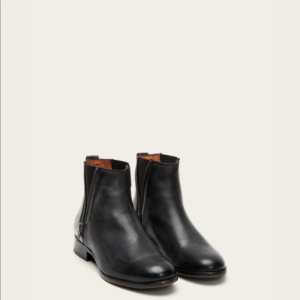 FRYE carly zip Chelsea boots NEVER WORN